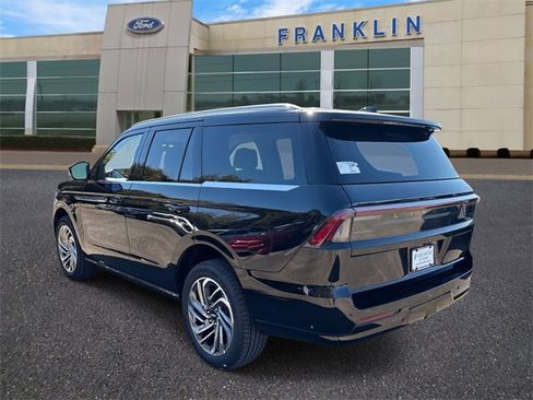 New 2025 Lincoln Navigator Reserve image 5