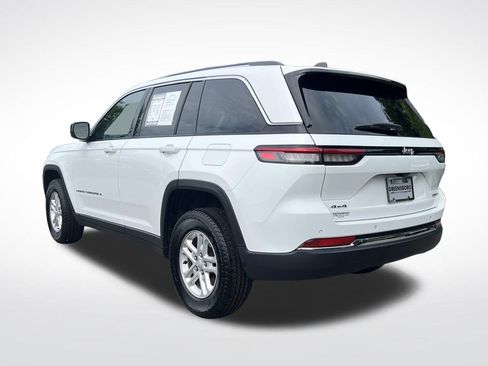 Used 2023 Jeep Grand Cherokee Laredo AWD/4WD image 4