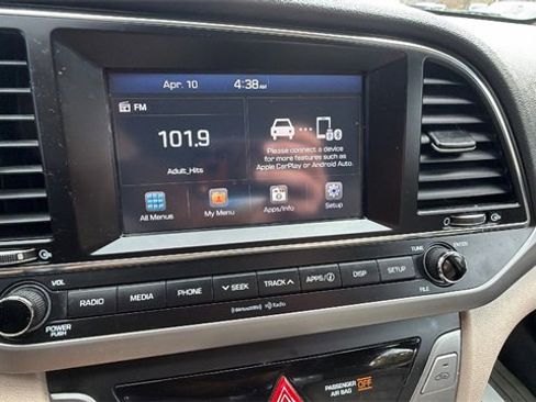 Used 2017 Hyundai Elantra SE image 21