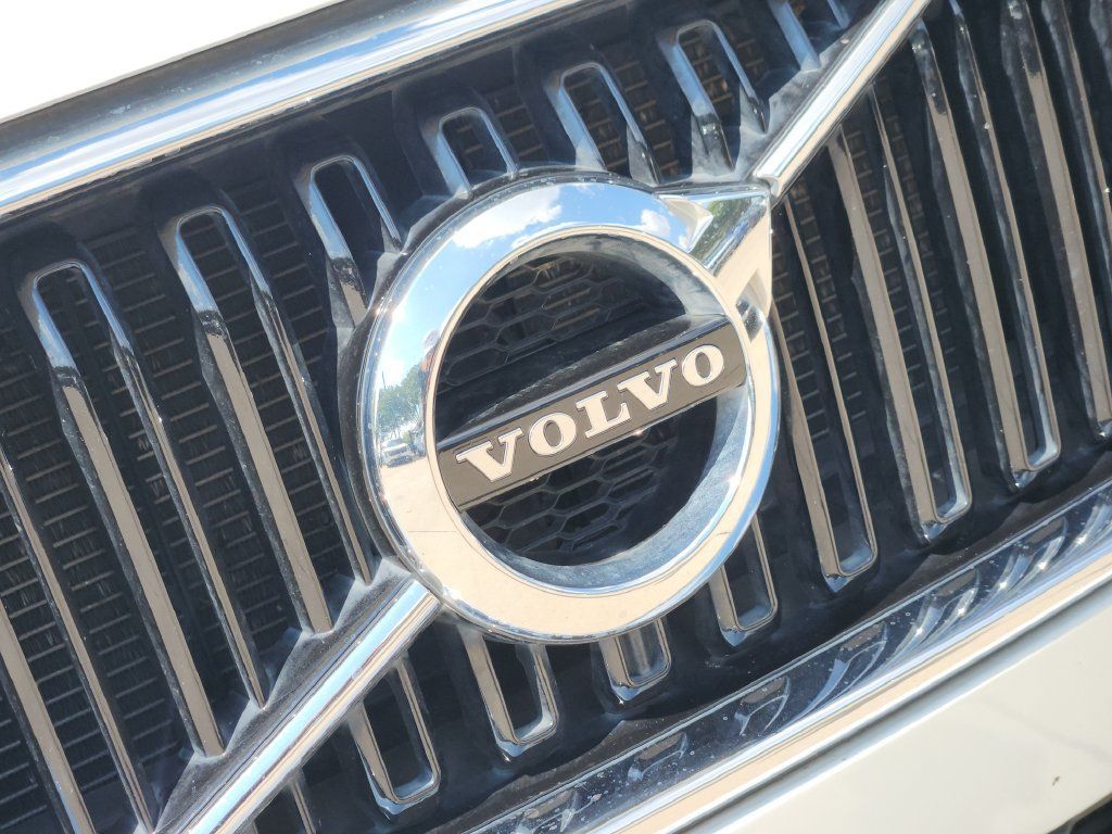 Used 2021 Volvo XC60 T5 Momentum w/ Premium Package FWD image 20