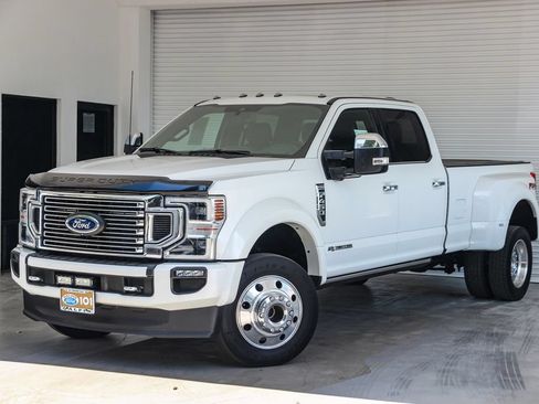 Certified 2022 Ford F450 Platinum w/ FX4 Off-Road Package AWD/4WD image 1