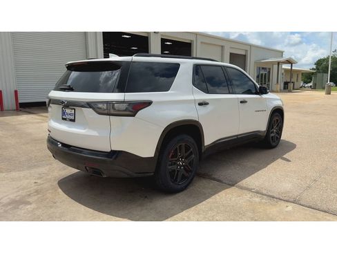 Used 2021 Chevrolet Traverse Premier w/ Redline Edition FWD image 8