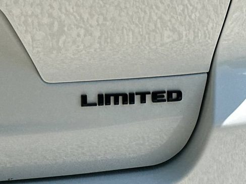Used 2024 Jeep Grand Cherokee L Limited w/ Luxury Tech Group II AWD/4WD image 13