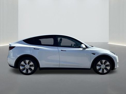 Used 2023 Tesla Model Y Long Range image 4