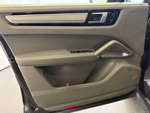 Certified 2019 Porsche Cayenne Turbo AWD/4WD image 14