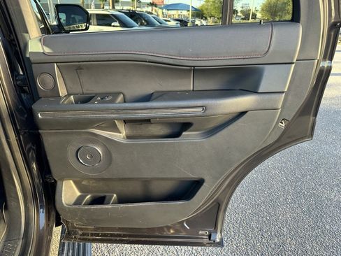 Used 2022 Ford Expedition Limited image 21