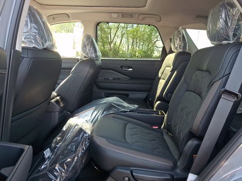 New 2026 Nissan Pathfinder Platinum AWD/4WD image 5