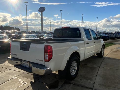 Used 2019 Nissan Frontier SV image 4