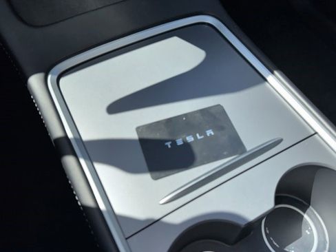 Used 2024 Tesla Model Y Long Range AWD/4WD image 17
