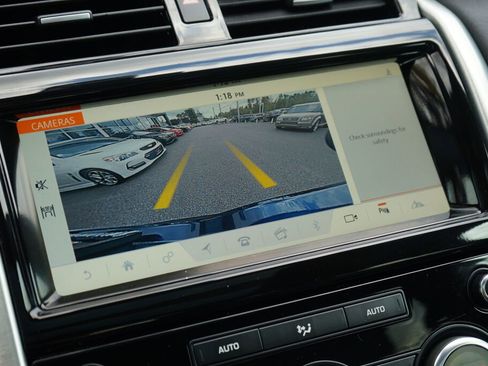 Used 2018 Land Rover Discovery HSE image 20