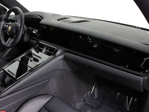 Used 2025 Porsche Panamera image 24