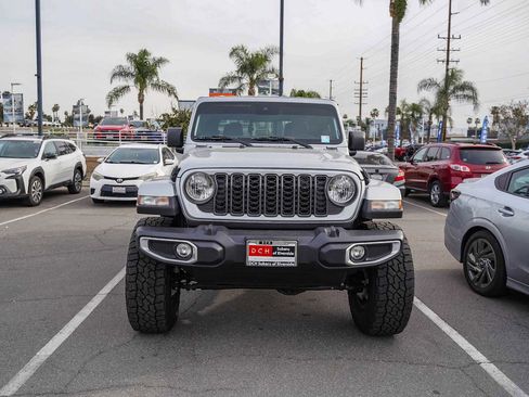 Used 2024 Jeep Gladiator Sport image 6