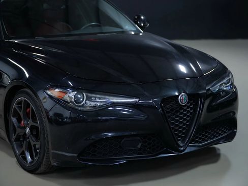 Used 2020 Alfa Romeo Giulia w/ Nero Edizione image 4