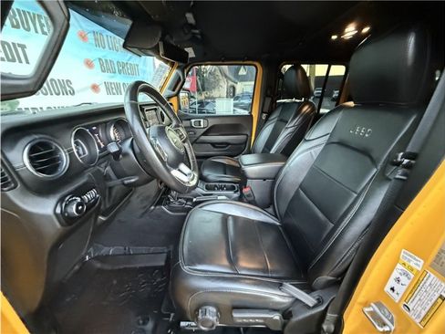 Used 2019 Jeep Wrangler Unlimited Sahara w/ Quick Order Package 24M Moab AWD/4WD image 18
