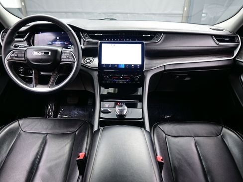 Used 2023 Jeep Grand Cherokee Limited w/ Black Appearance Package image 17