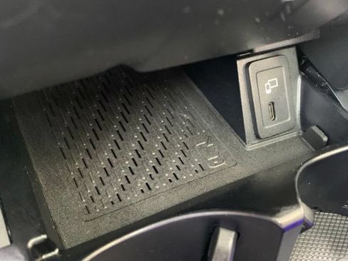 Used 2021 Mercedes-Benz GLC 300 4MATIC image 21