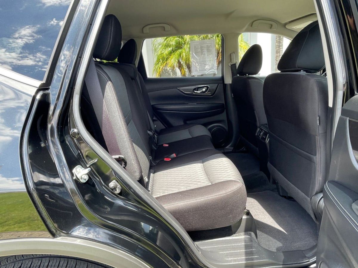 Used 2020 Nissan Rogue SV FWD image 23