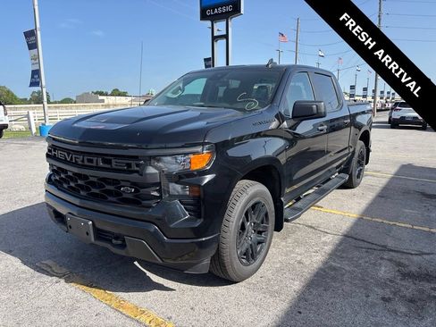 Used 2024 Chevrolet Silverado 1500 Custom w/ LPO, Dark Essentials Package AWD/4WD image 4