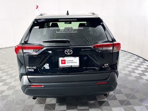 Used 2025 Toyota RAV4 LE AWD/4WD image 4