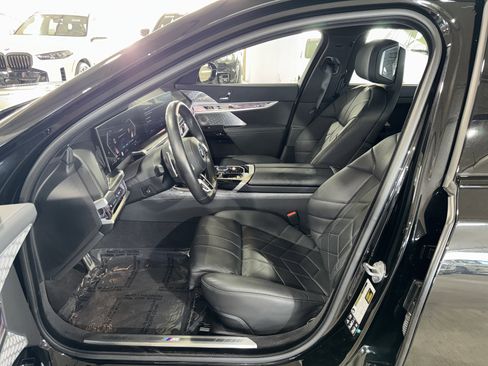 Used 2024 BMW 760i xDrive w/ Executive Package image 20