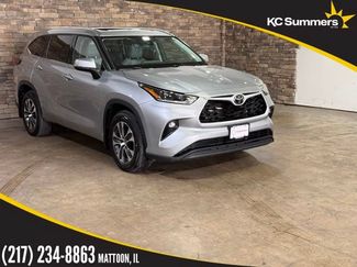 Used 2021 Toyota Highlander XLE AWD/4WD video 1