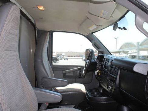 Used 2017 Chevrolet Express 3500 image 13