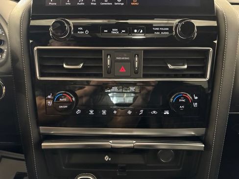 Used 2023 INFINITI QX80 Sensory w/ All-Season Package AWD/4WD image 34