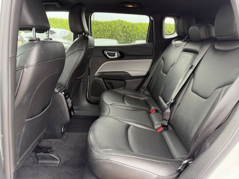 Used 2025 Jeep Compass Limited image 25