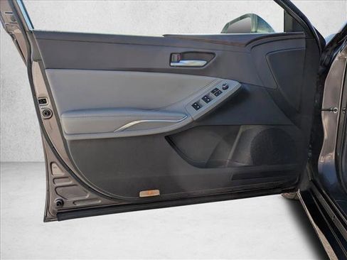 Used 2019 Toyota Avalon XLE image 12