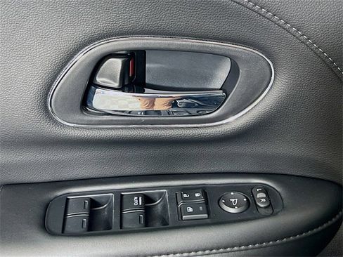 Used 2022 Honda HR-V EX-L image 14
