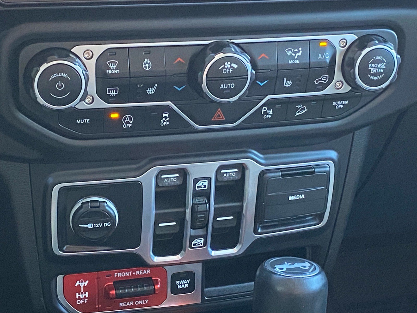 Used 2018 Jeep Wrangler Unlimited Rubicon AWD/4WD image 12