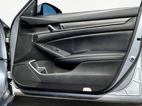 Used 2018 Honda Accord Touring image 29