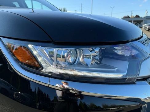 Used 2020 Mitsubishi Outlander ES AWD/4WD image 11