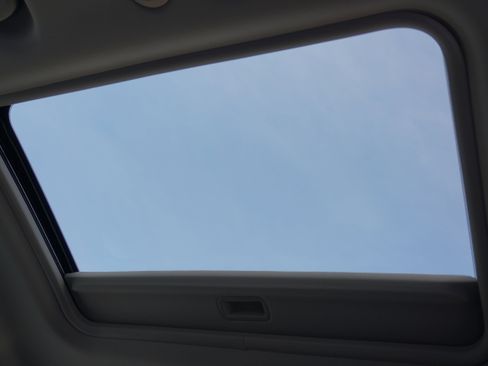 Used 2011 Chevrolet Impala LT w/ Luxury Edition Package image 17