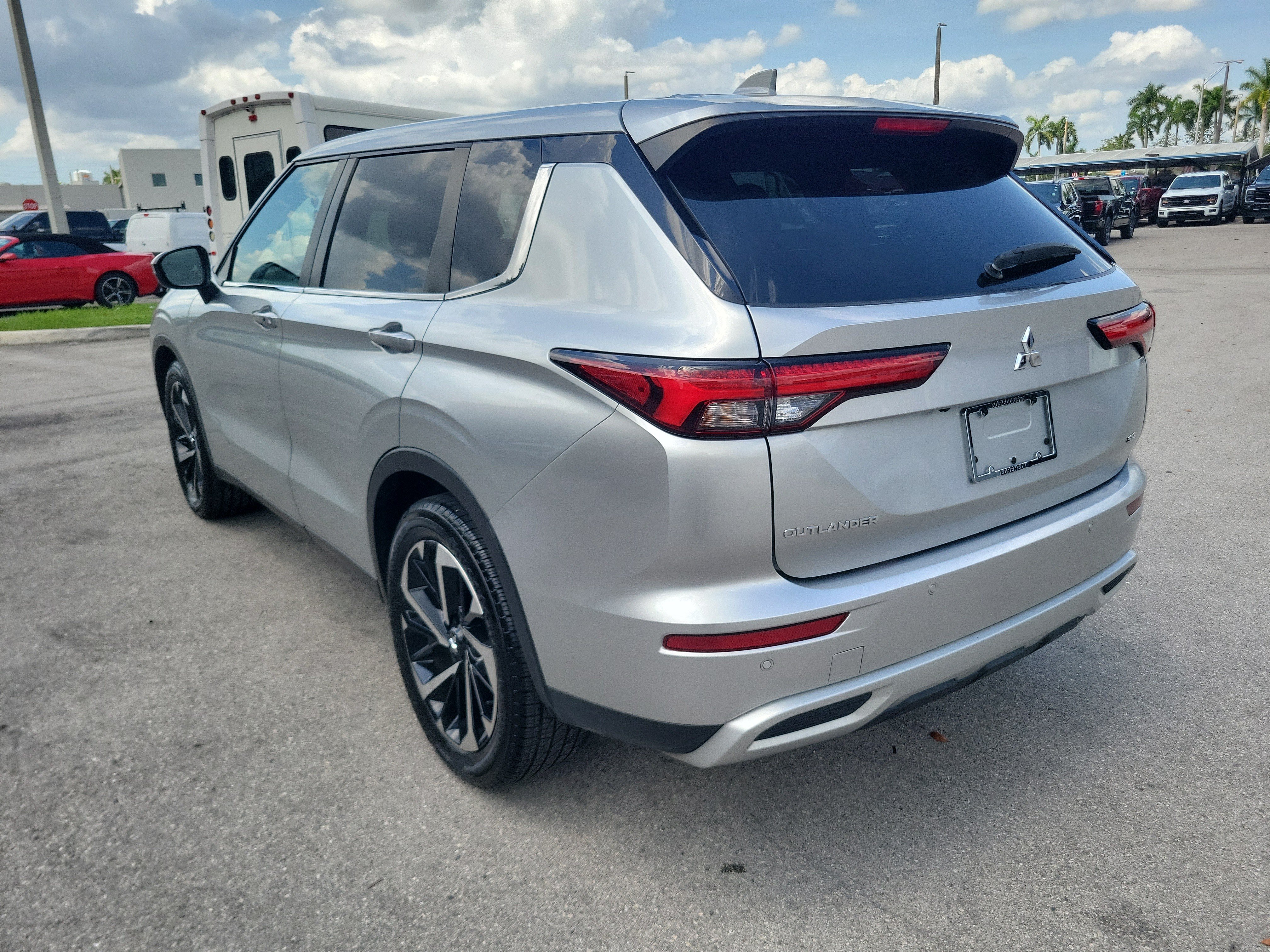 Used 2024 Mitsubishi Outlander SE FWD image 7