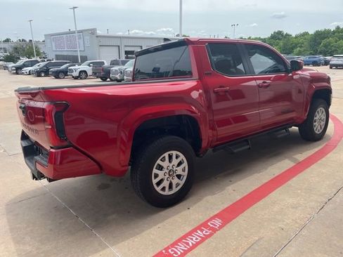 Used 2025 Toyota Tacoma SR5 AWD/4WD image 5