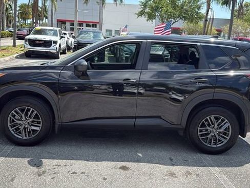 Used 2023 Nissan Rogue S image 4
