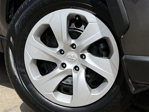 Used 2024 Toyota RAV4 LE image 29