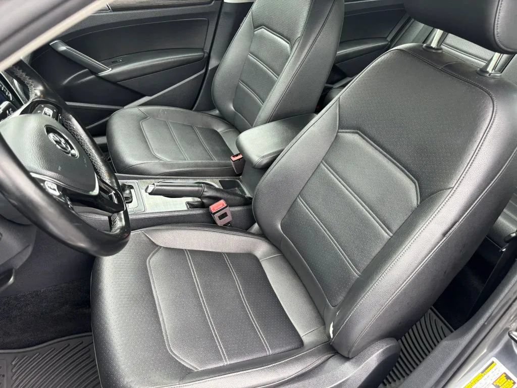 Used 2017 Volkswagen Passat 1.8T SE FWD image 12
