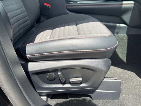Used 2025 Ford Explorer ST-Line w/ ST-Line Street Pack AWD/4WD image 19
