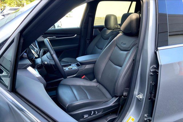 Used 2025 Cadillac XT6 Premium Luxury AWD/4WD image 25