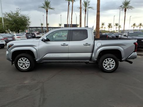 Certified 2025 Toyota Tacoma SR5 AWD/4WD image 7
