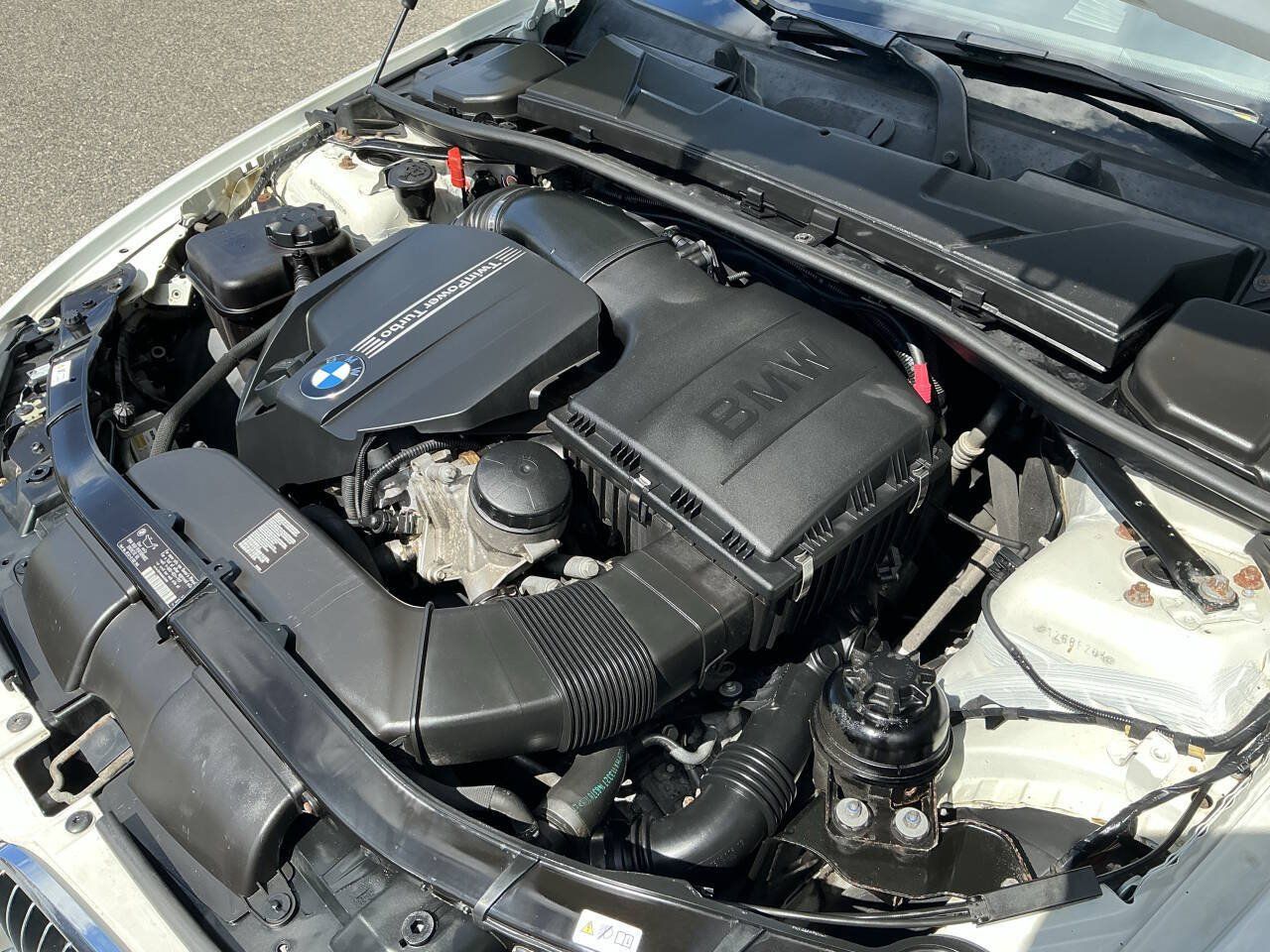 Used 2011 BMW 335i xDrive Sedan AWD/4WD image 16