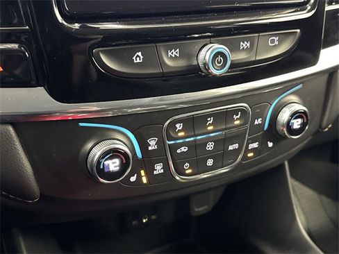 Used 2021 Chevrolet Traverse LT image 21