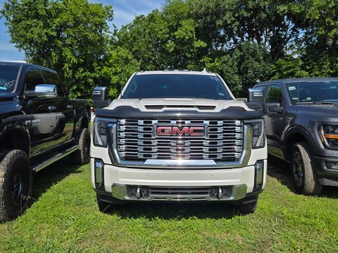 Used 2024 GMC Sierra 3500 Denali AWD/4WD image 2