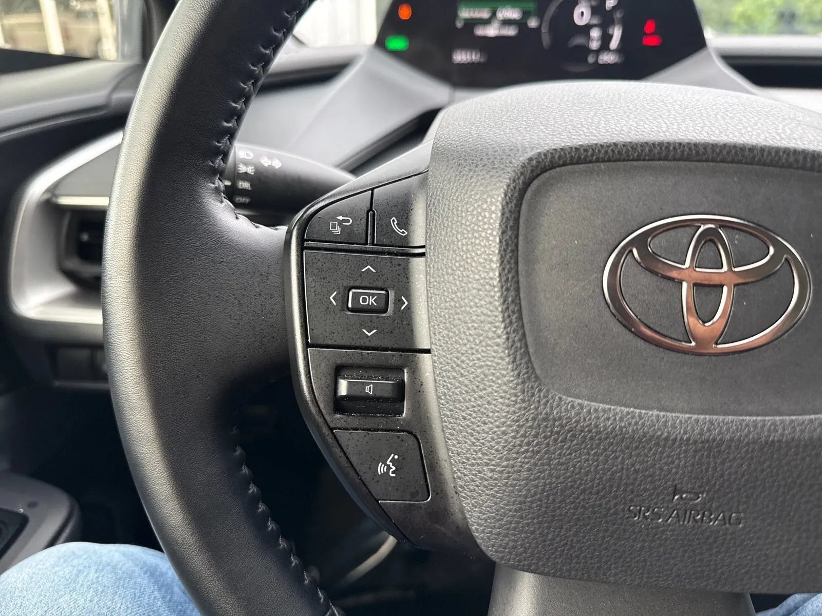 Used 2025 Toyota Prius LE FWD image 17