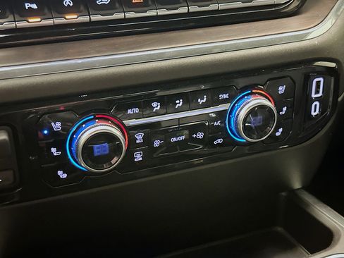 Used 2023 GMC Sierra 1500 SLT w/ SLT Premium Plus Package image 24