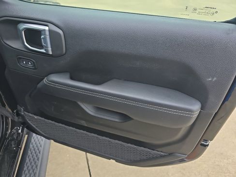 Used 2023 Jeep Gladiator Overland image 16