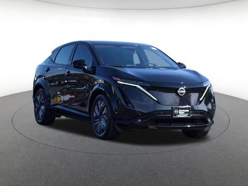 Used 2024 Nissan Ariya AWD image 3