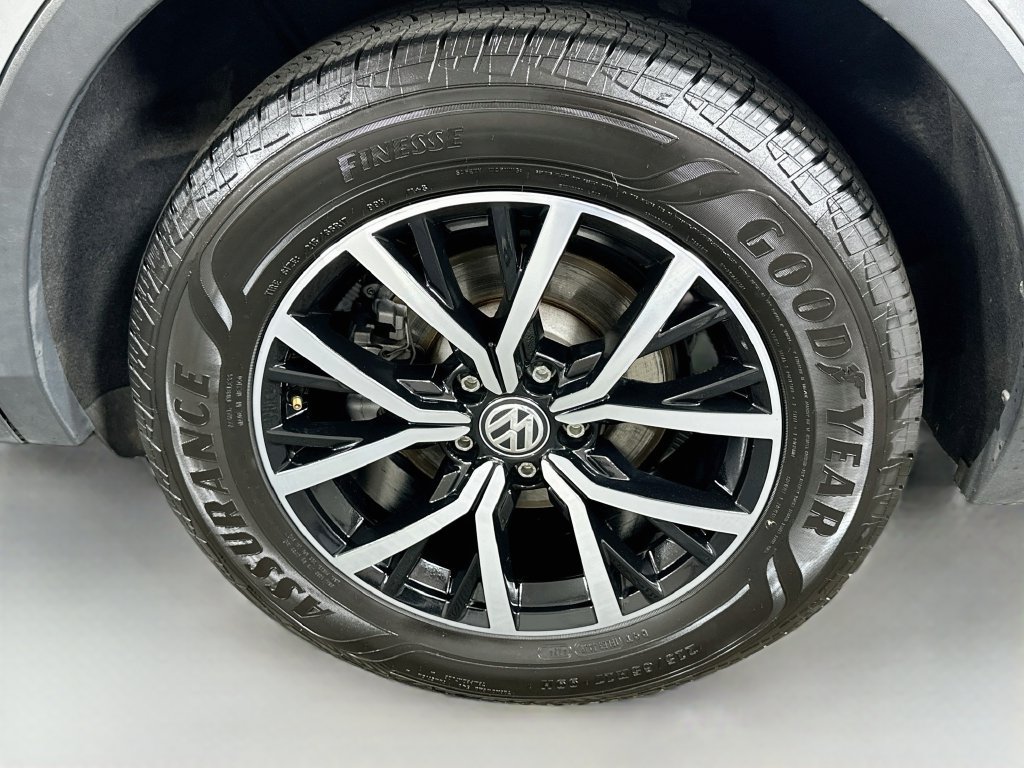 Used 2021 Volkswagen Tiguan SE FWD image 32